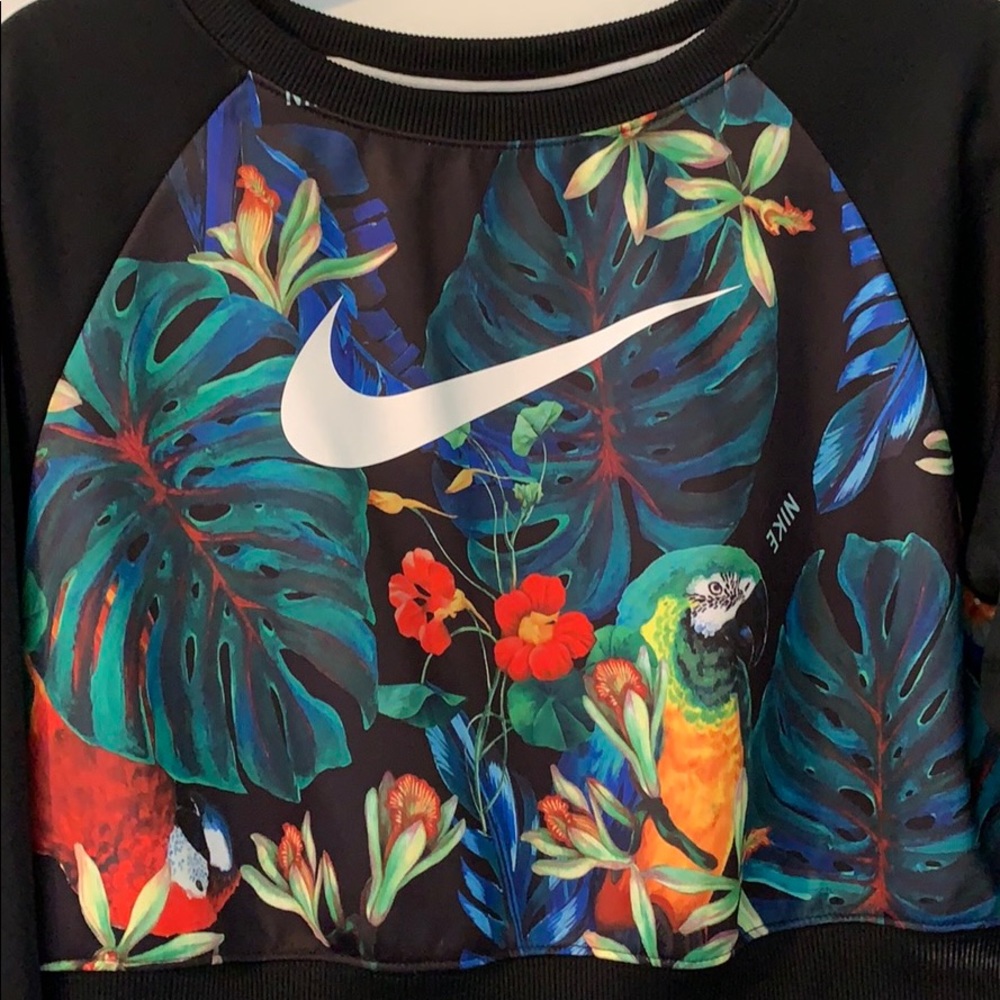 Nike top - Picture 2 of 4
